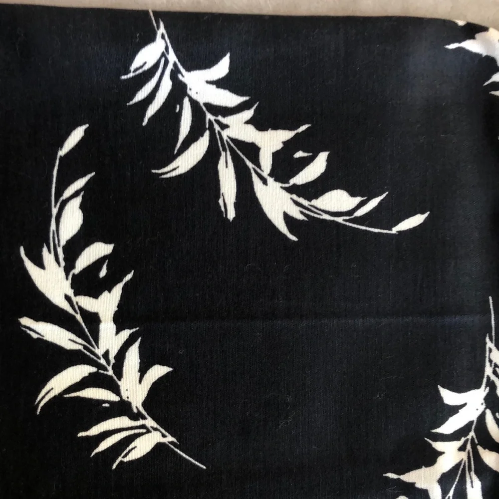 Merona Woman’s Classic Ankle Black White Leaf Print Slim Fit Pants Size 2 - Picture 10 of 15